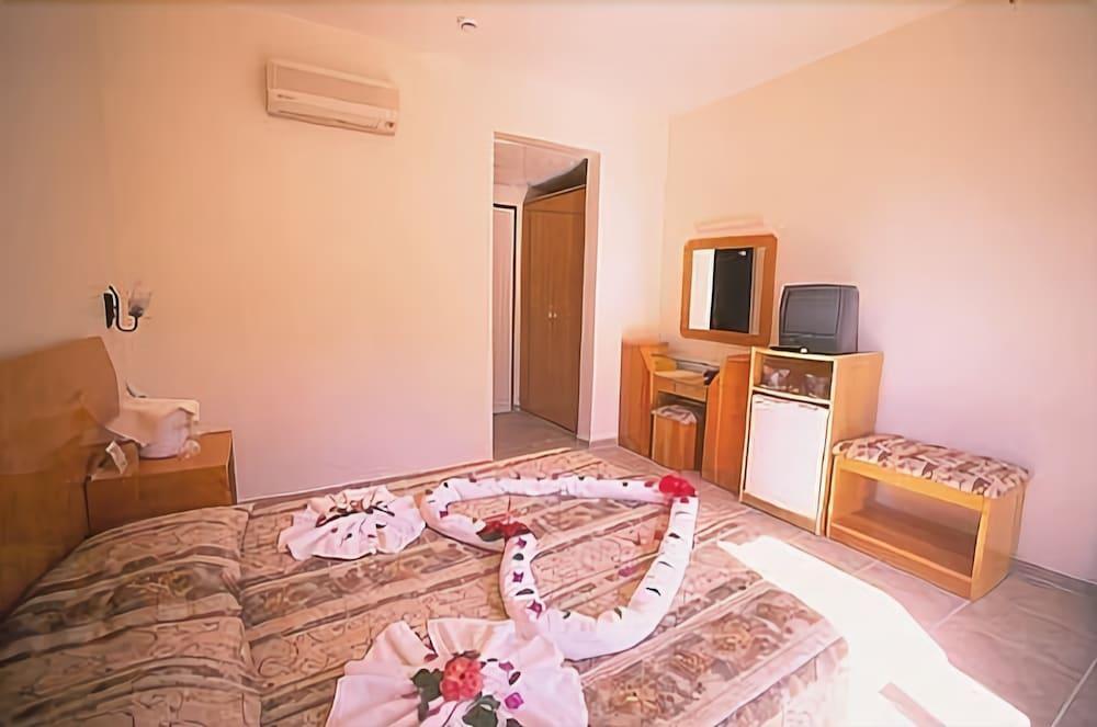 Carmina Hotel Ölüdeniz Esterno foto